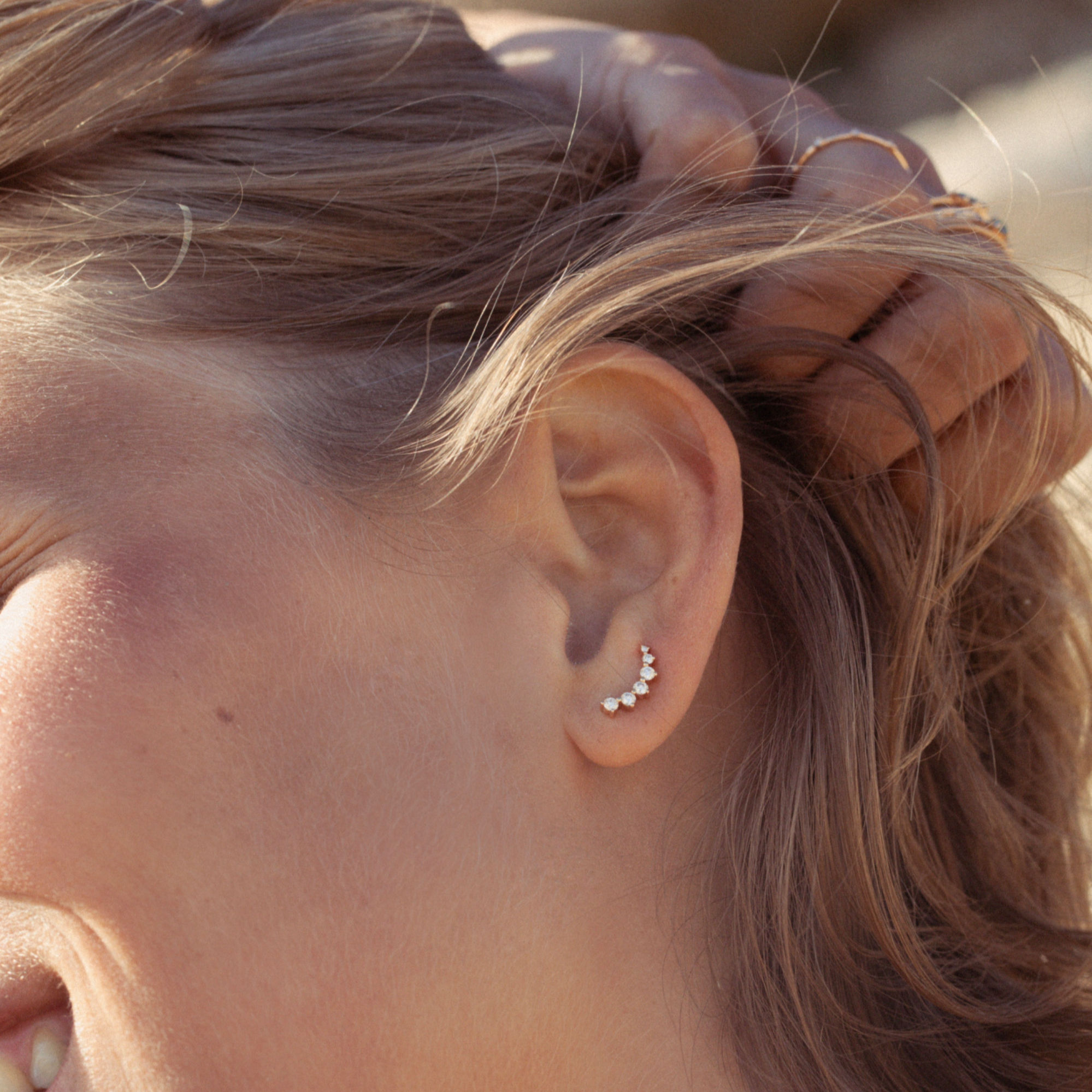 Boucle d'oreille chic grimpante, or 18k