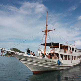 Wanua Adventure, backpacker boat, Komodo Island boat tour