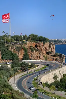 Kahvaltı dahil hizmet sunan Hotel 7, Beach Parka, Konyaaltı Plajı’na ve Antalya Aquarium’a yakın konumda, plaj ve deniz aktiviteleriyle eğlenceli bir tatil sunuyor.