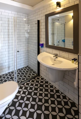 antalya merkezde ailelere uygun olan otelimizin tuvaleti