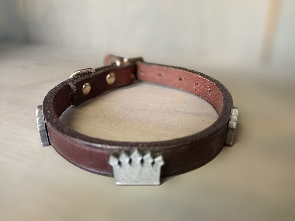 Thumbnail: Leather Dog Collar Crown