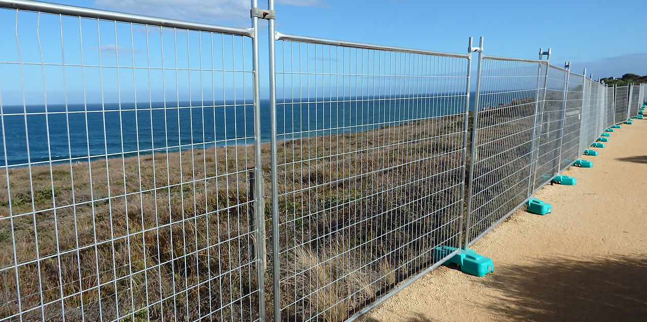 Temporary still fenced beach, Beach clos