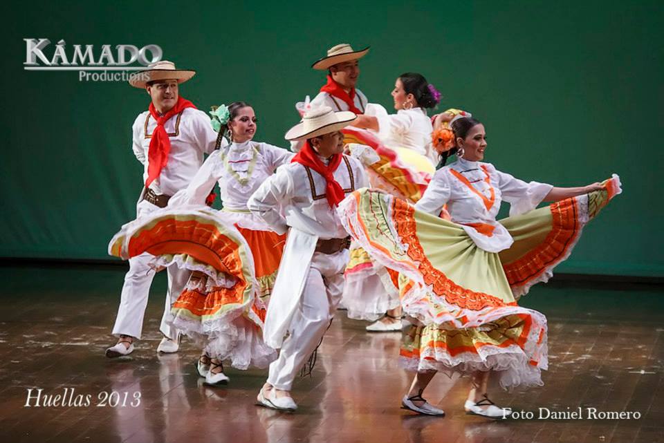 Huellas Folcloriada 2013