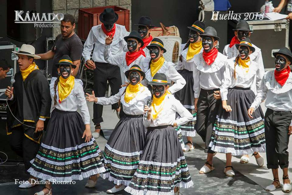 Huellas Folcloriada 2013