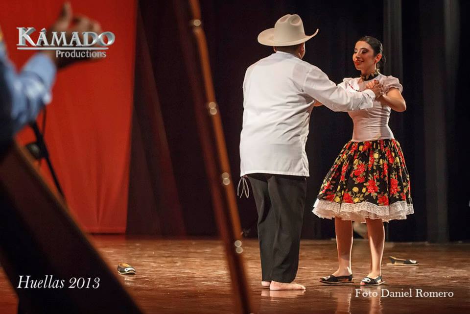 Huellas Folcloriada 2013