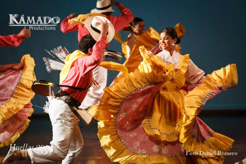 Huellas Folcloriada 2013