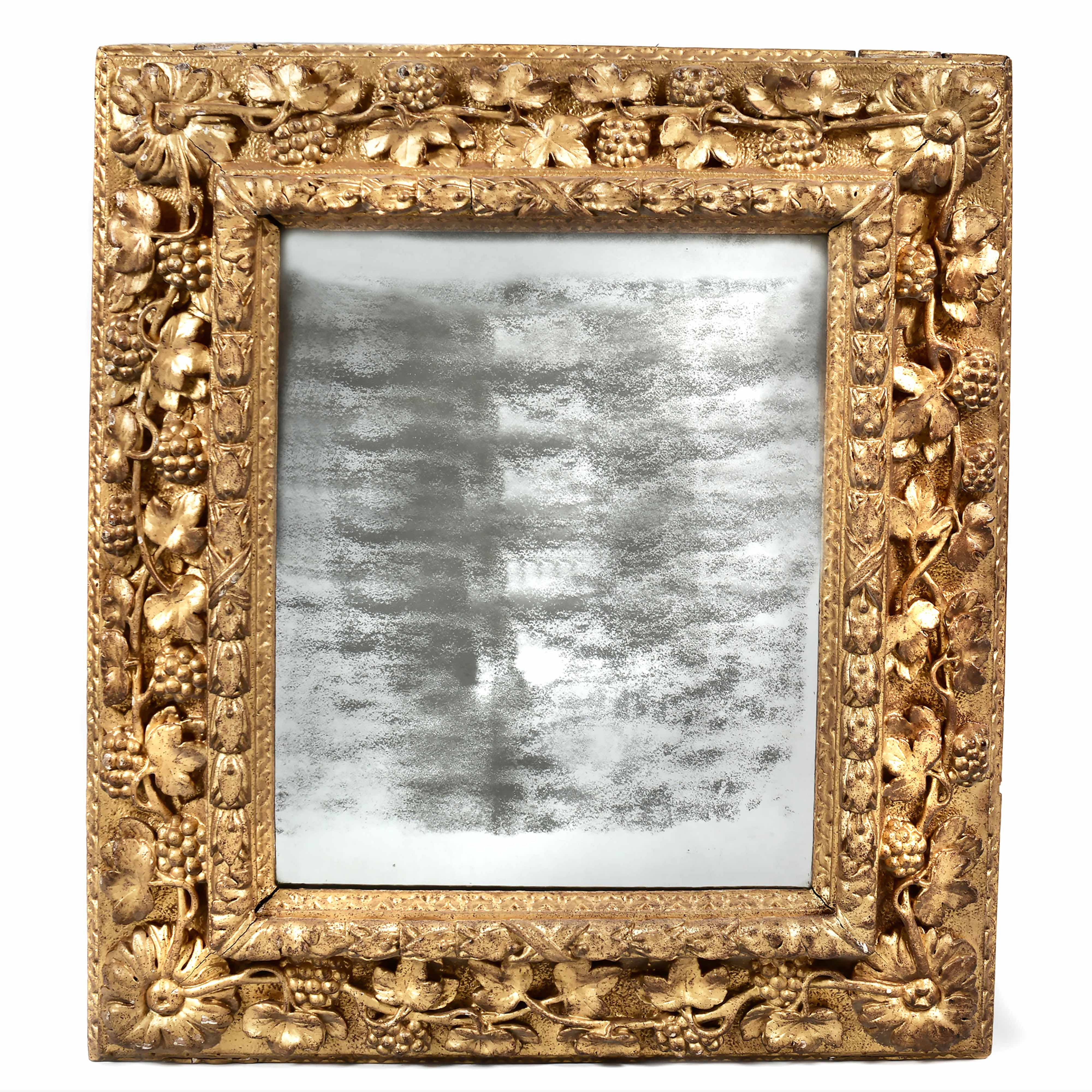 Miroir bourguignon en bois doré à décor de feuilles de vignes et grappes de raisins, XVIIIe siècle