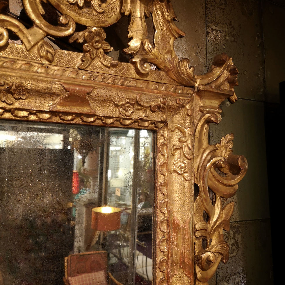 Miniature : miroir venitien en bois doré fronton ajouré