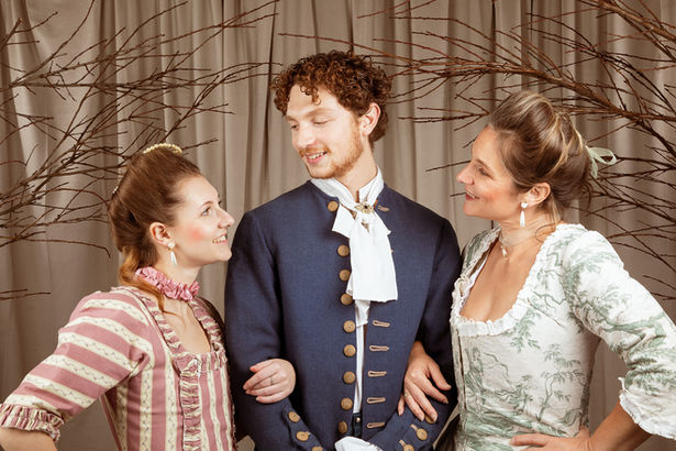 Séance photo en famille nantes, photographe reze, photographe famille nantes, photographe famille rezé,  studio photo Rezé, photographe studio Nantes, Costumière Nantes La Malle de Delphine