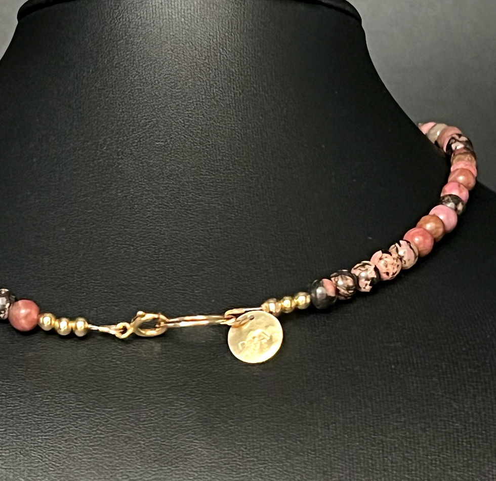 Thumbnail: Rhodoniet met gold filled sluiting, spacers en ribbelkraal