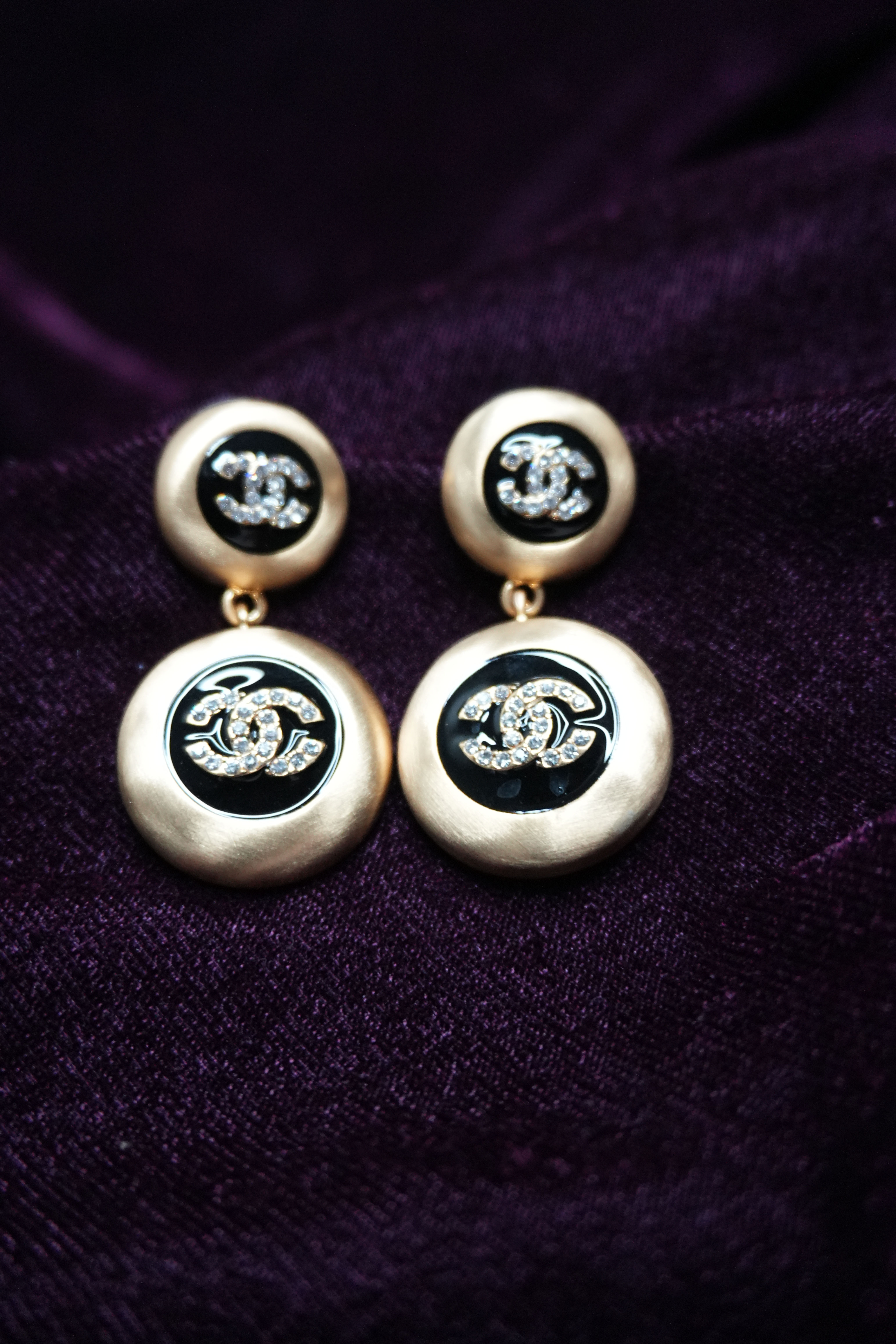 Circular button drop earrings