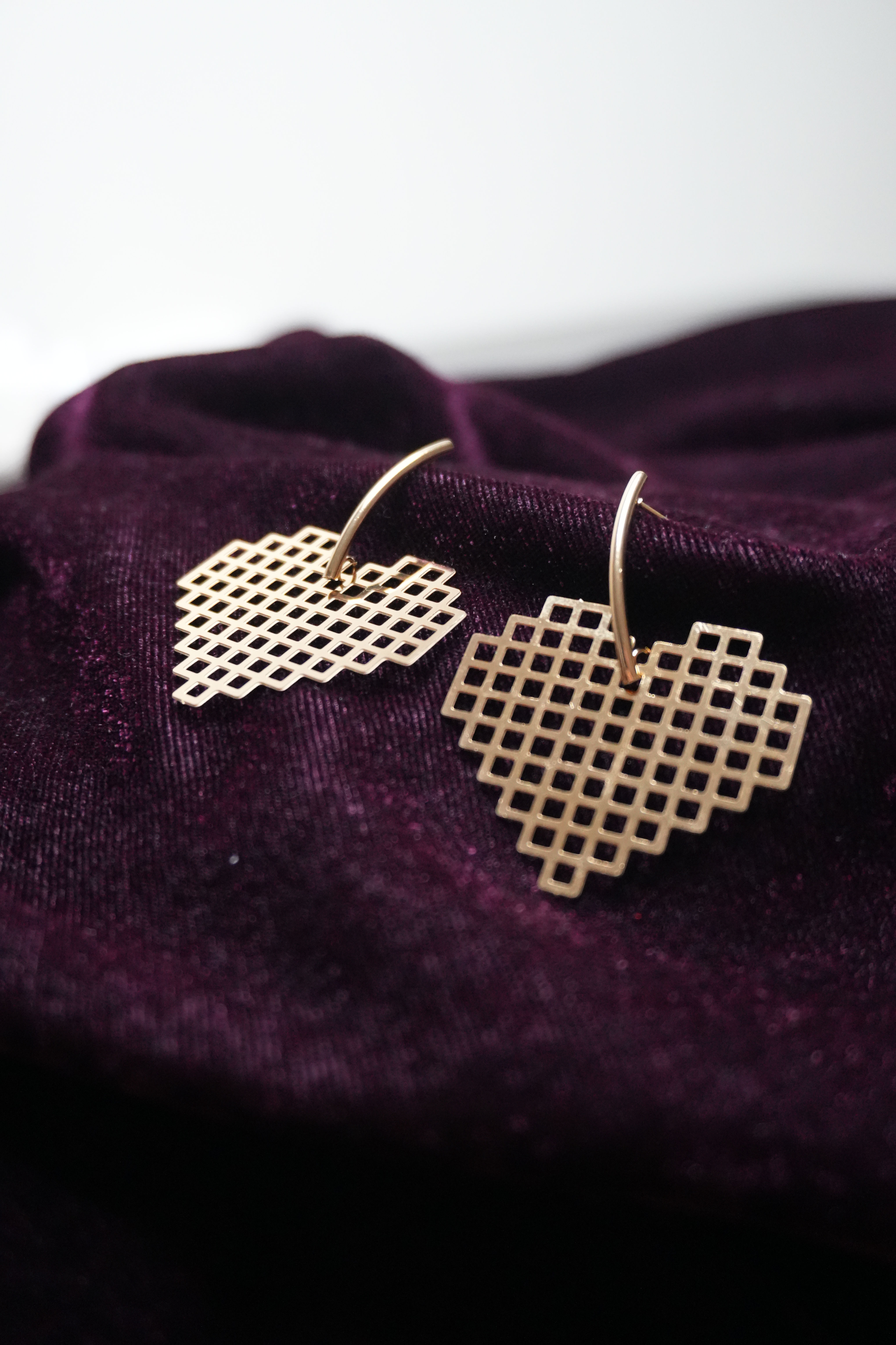 Pixel-Art Heart Grid Earrings