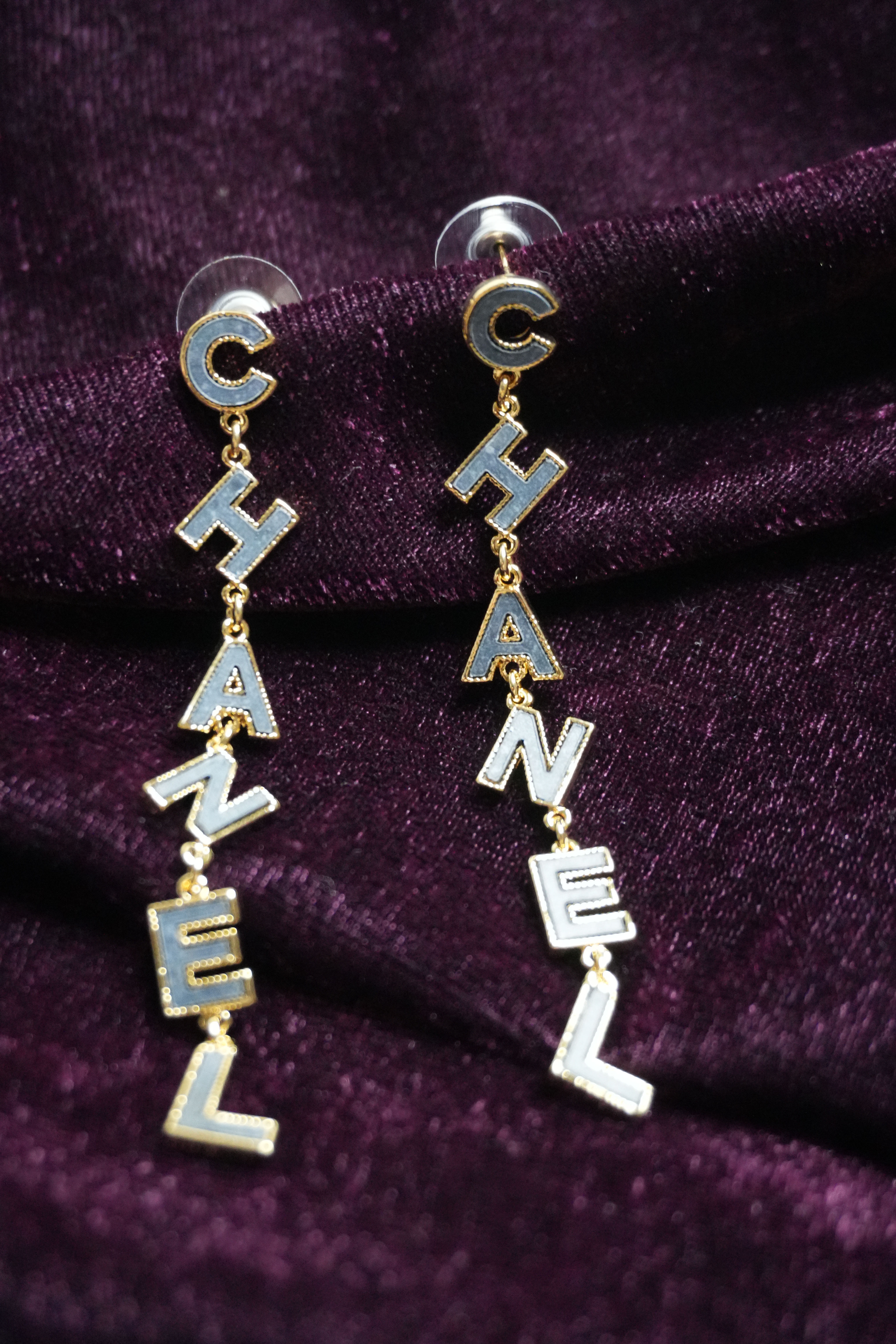 CHANEL shimmering ear rings