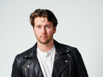 Model Elegant Posing Guide for Fashion/fitness clothes Display”