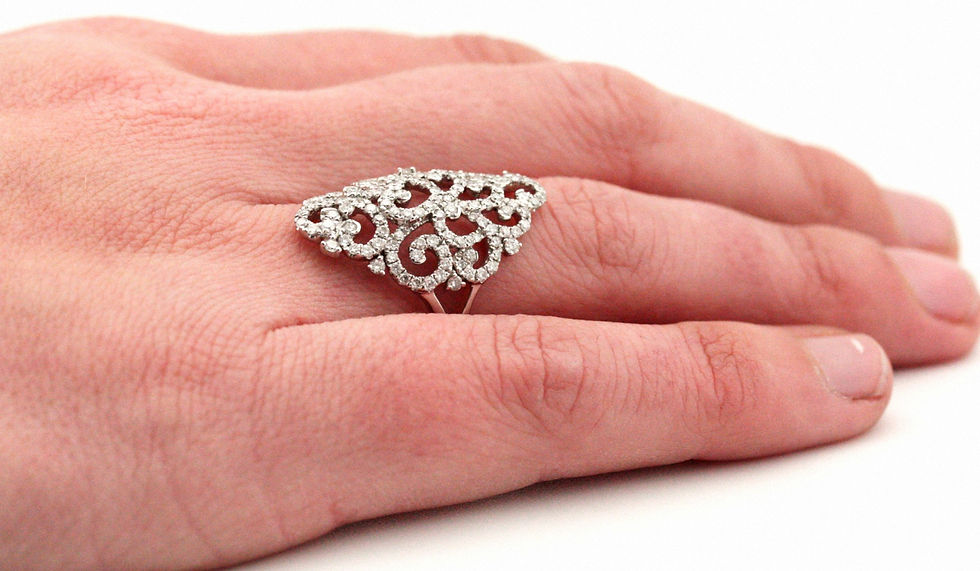 Miniature : Bague "Marquise" en Or Blanc, Ornée d'Arabesques de Diamants