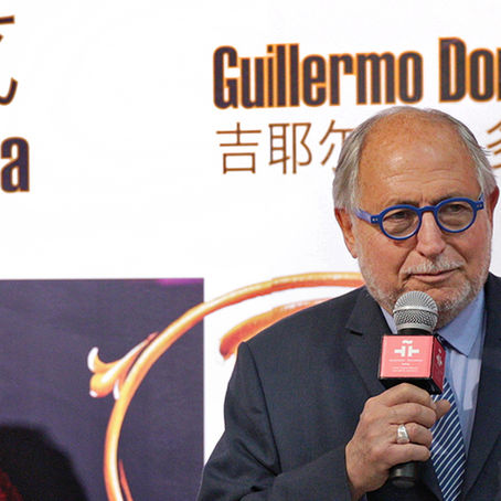 El Embajador Diego Guelar inaugura la muestra Tango una mirada artística