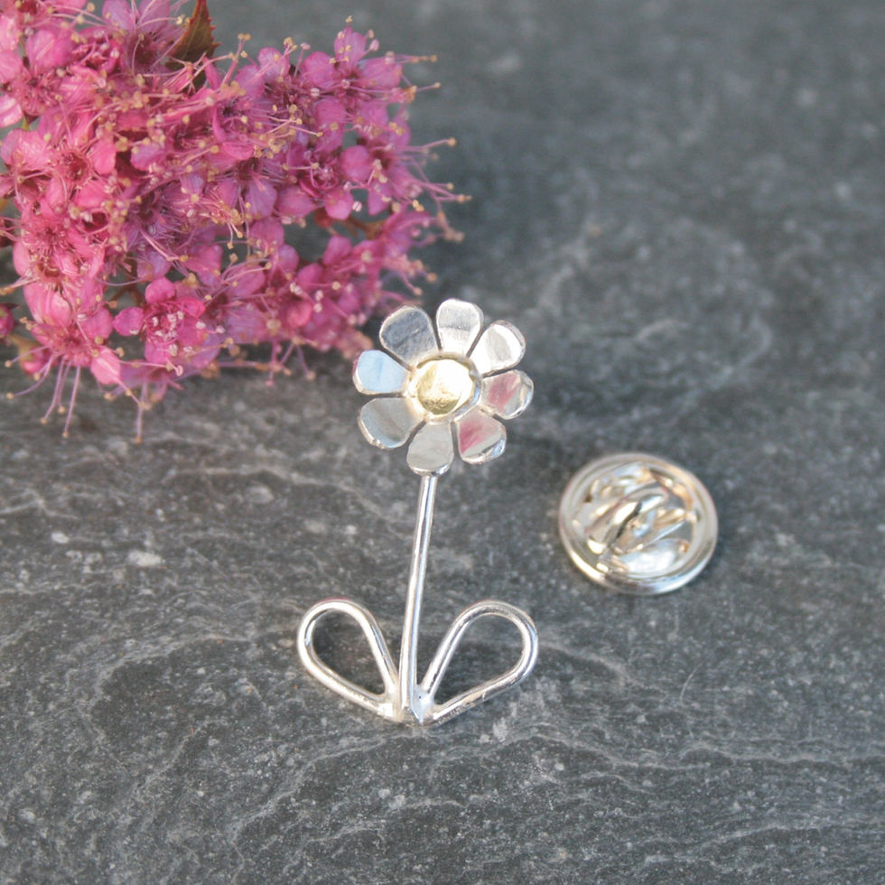Thumbnail: Silver daisy brooch