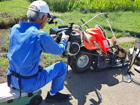 稲刈り機 バインダーの整備
