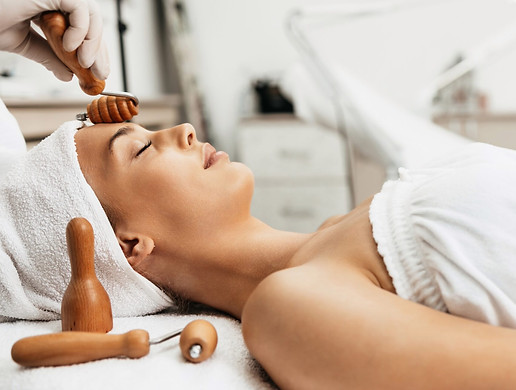 Maderotherapie, Natural Gesicht Behandlung, Antiaging, Antifalten, Massage, Entspannungsmassage