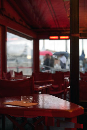 7.intérieur chez Sennequier, Saint Tropez sous la pluie, © NC, 2022© nicolascomment.jpg