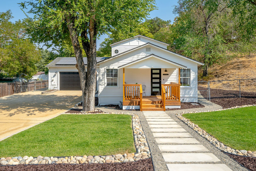 1130MerryHill Front Yard