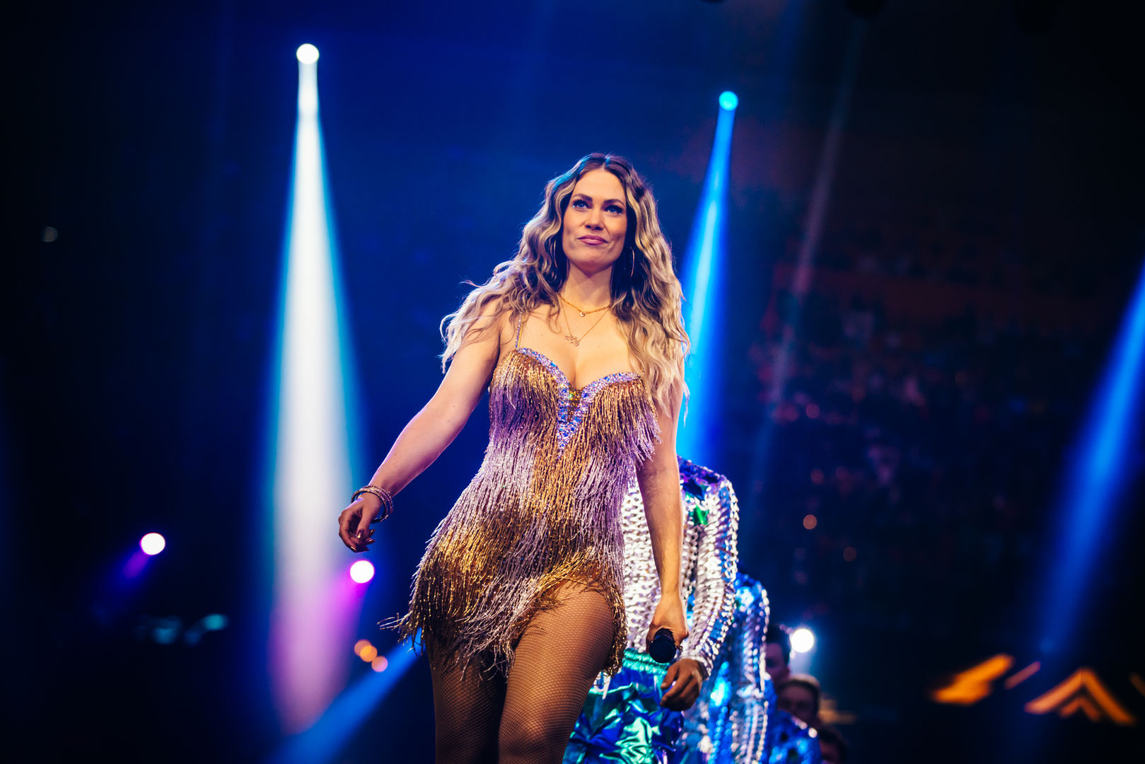 Hiske Bongaarts zangeres boeken feest toppers actrice presentatrice dagvoorzitter blond Haarlem Venlo tegelen Limburgs zakelijk event feest artiest FHM Amsterdam Utrecht Populair gouden jurk Nederlands Engels Film wedding huwelijk bruiloft singer artiest