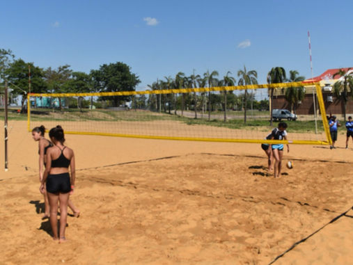 La jornada Deporte + Juventud se realizará este sábado en la playa Arazaty