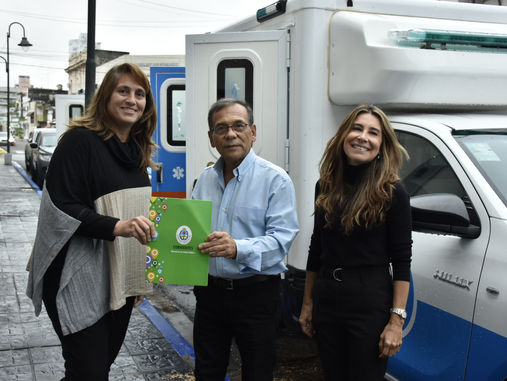 Cardozo entregó ambulancias a Mercedes e isla Apipé