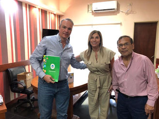 Cardozo entregó equipamientos a hospitales y centros de salud del interior