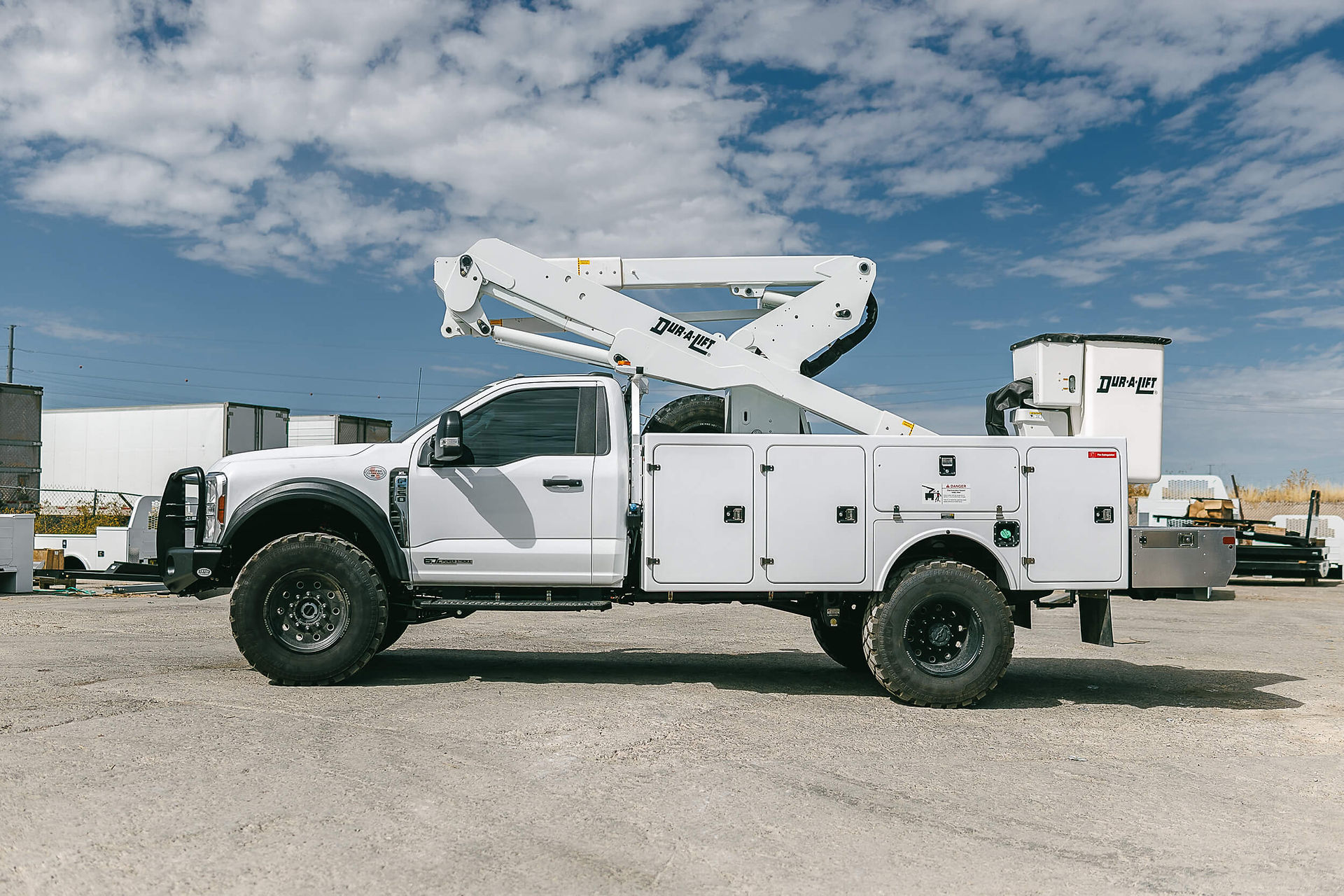 side image of extreme duty bucket truck