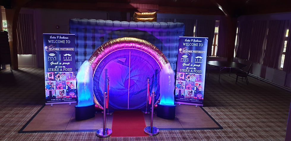 Thumbnail: Inflatable DSLR Camera Photobooth