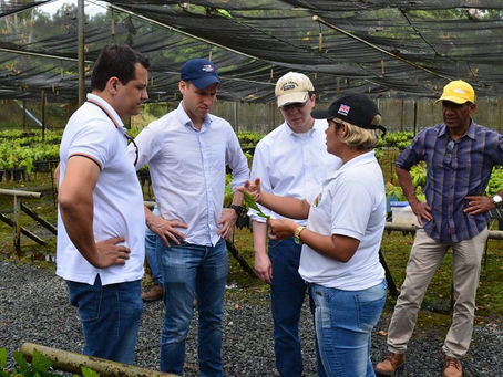 Grupo de investidores estrangeiros conhecem produção e a cultura do cacau na Bahia.