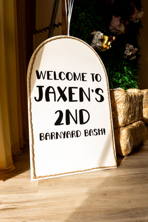 Jaxens 2nd Farm Bday welcome sign