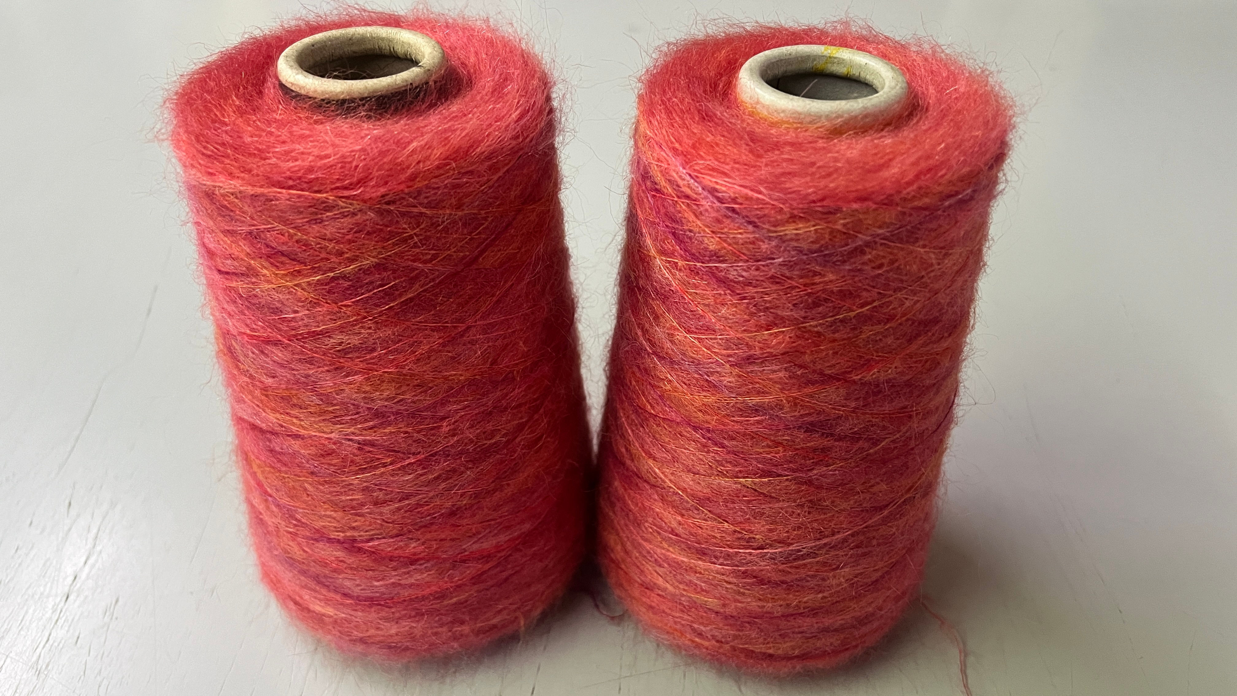 67% Mohair 3% Merino 30% Polyamid Nm10 " Aurora "