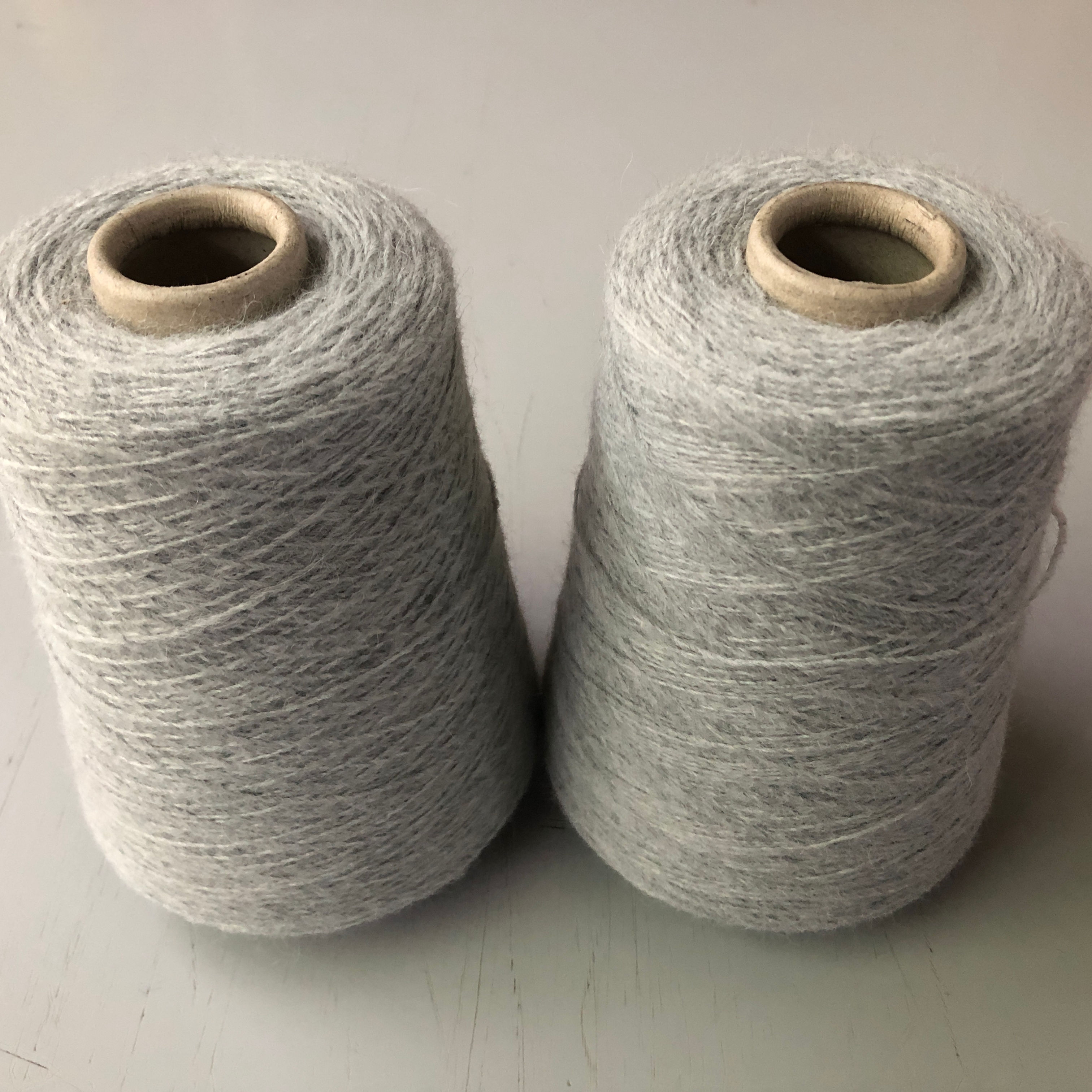 50% SchurWolle  10% Alpaka  40%Polyacryl HB  Nm 7  "Nemo "