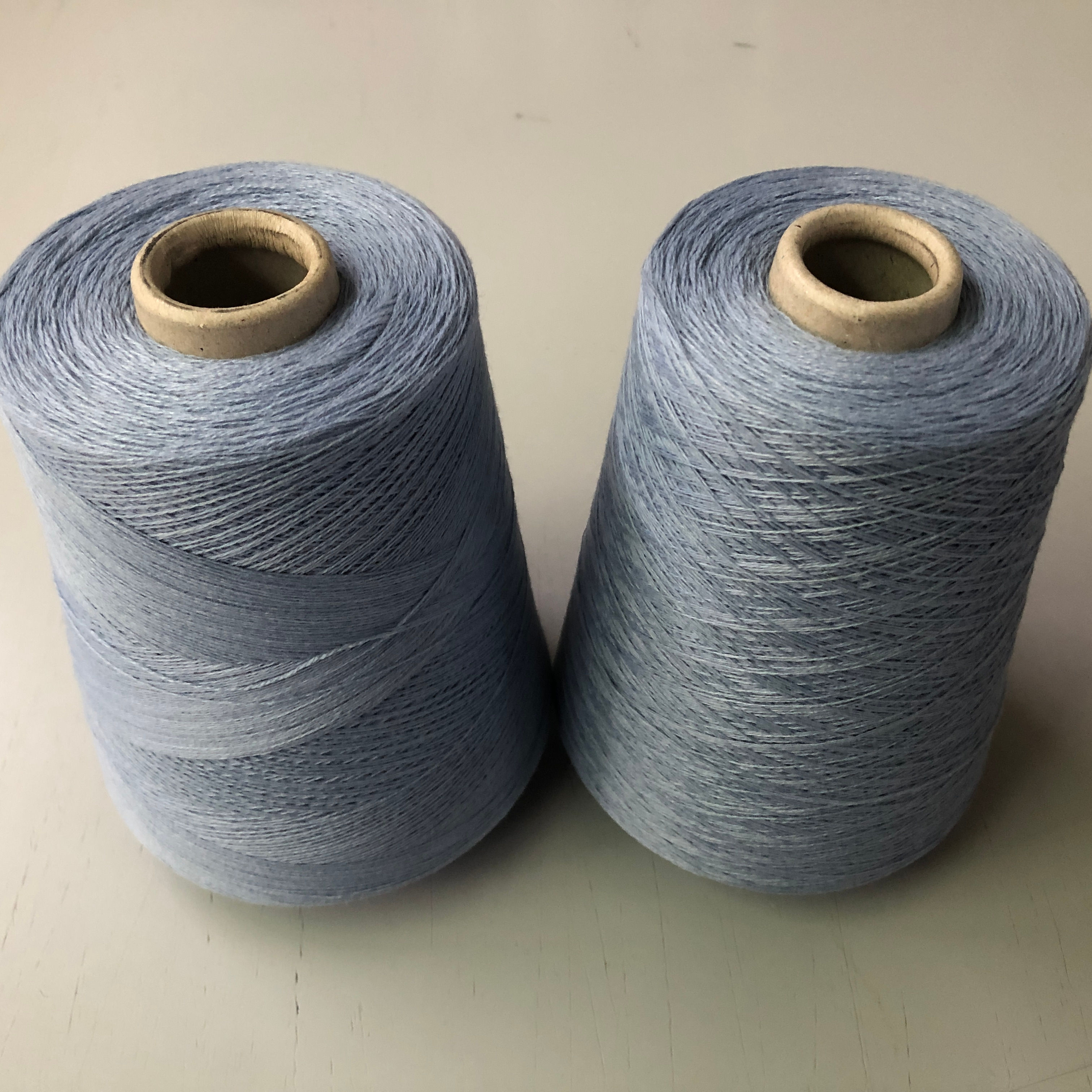 40% Wolle Merino 25% Polyamid 25% Viskose 10% Kaschmir Nm 28/2
