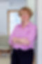 Porträt Foto Monika Danner in ihrem Büro