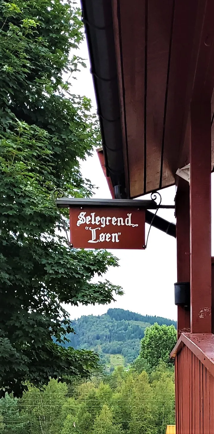 selegrend utenfor.webp