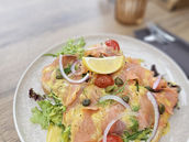 Veerhuis brood met roomkaas zalm en mosterd dille dressing
