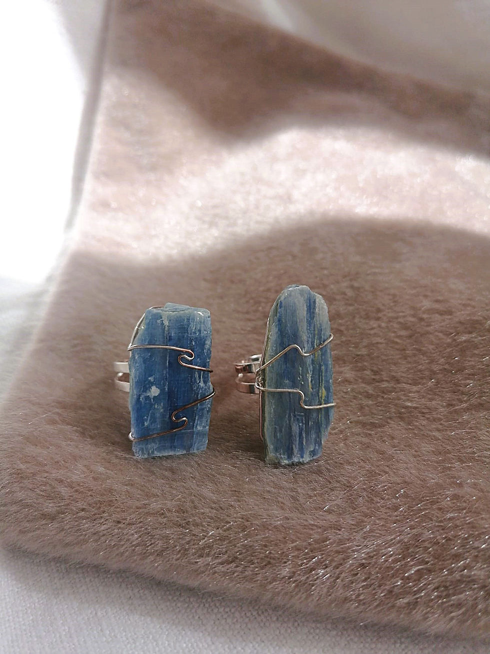 Anel com Cianite Azul