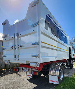 Photo of Prograb's crane truck showcasing its log grab attachment for efficient vegetation removal
