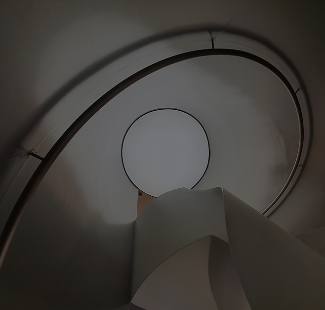 Spiral Staircase (14)_edited.jpg