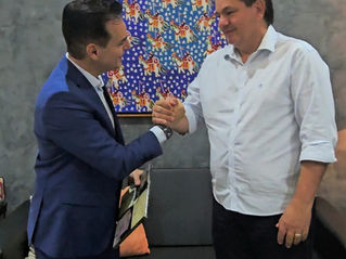 Roberto Serra e o prefeito de Pirenópolis-GO, Nivaldo Melo, defendem qualificação técnica como base da gestão pública