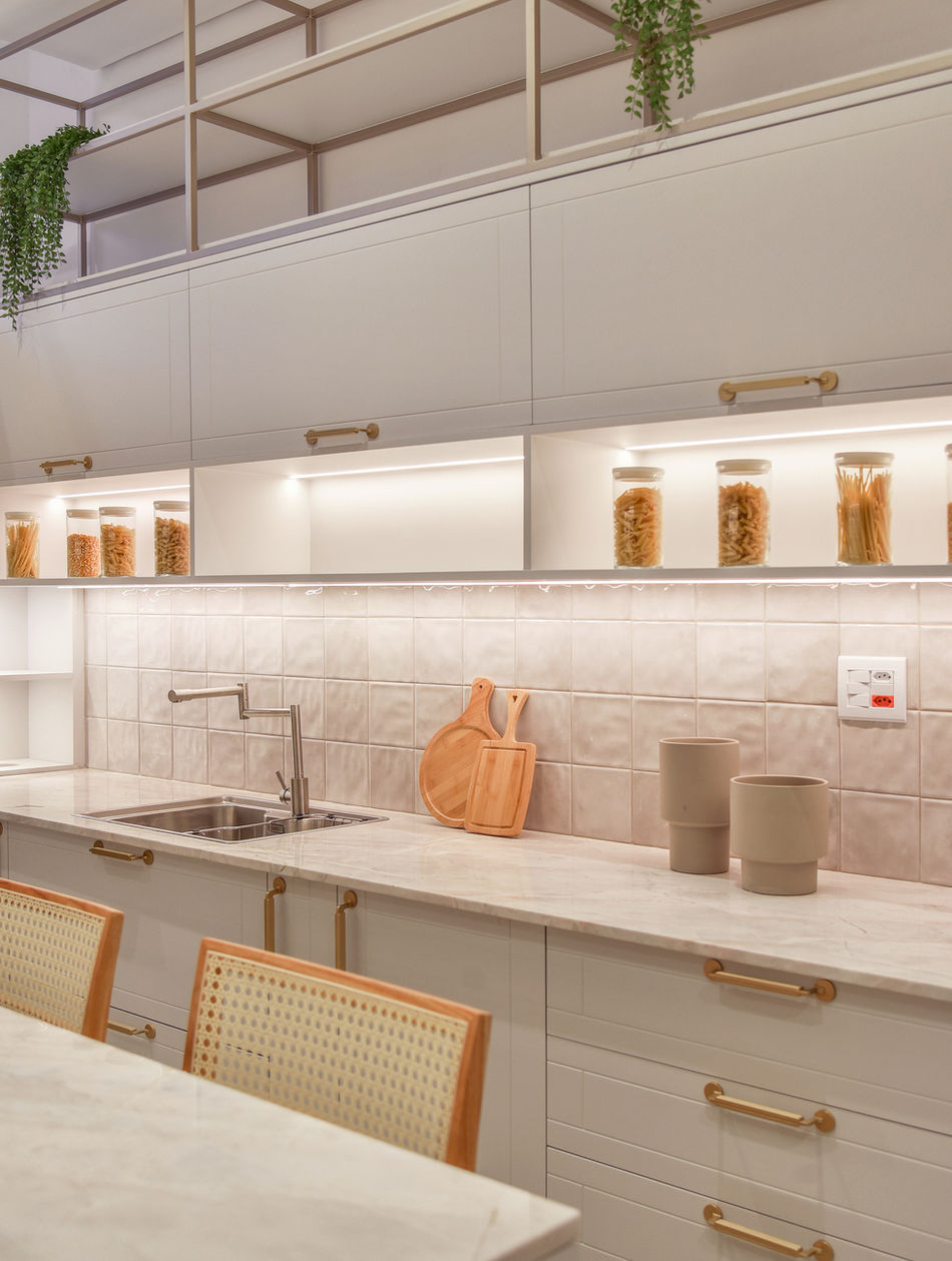 Projeto completo de arquitetura, ambientação e design de interiores de cozinha clássica sofisticada