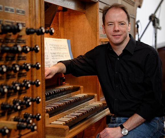 David Goode in Trinity College Chapel Cambridge (NXPowerLite Copy).jpg