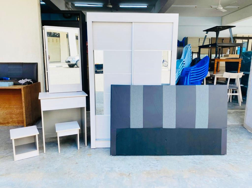 BED ROOMSET / MATTRESS