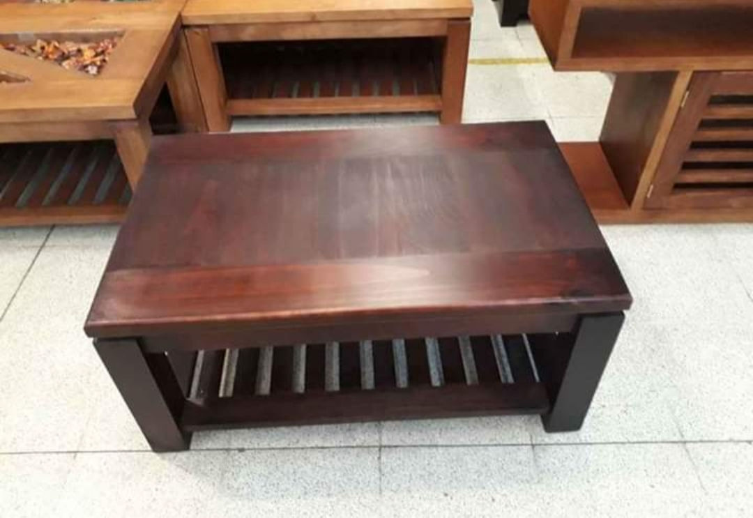 MESA DE CENTRO CUBIERTA DE MADERA