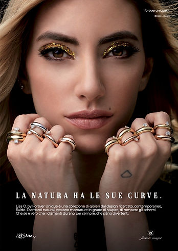 Lisa O. indossa anelli della Collezione Chubby nella rivista VO+ di Settembre 2021