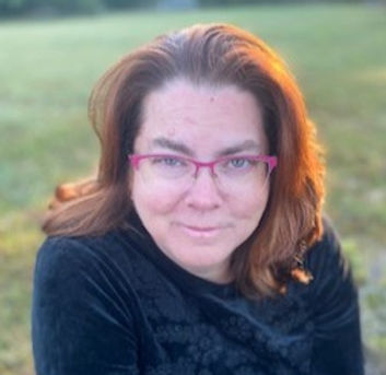 lesleigh headshot_edited.jpg