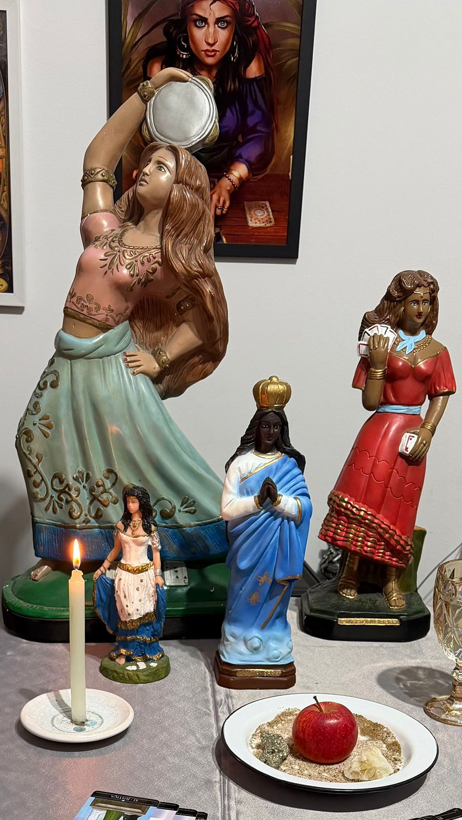 Salve, Santa Sarah Kali!